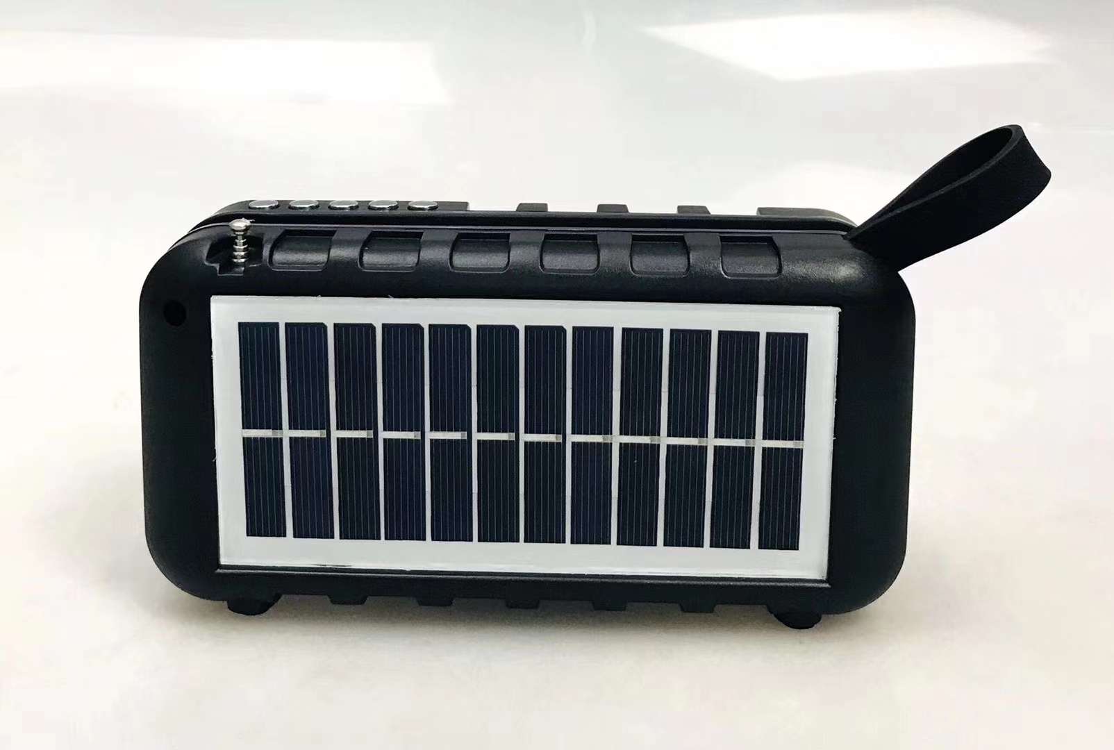 The ∪SB comes with a Bluetooth radio and USB charging Item Picture