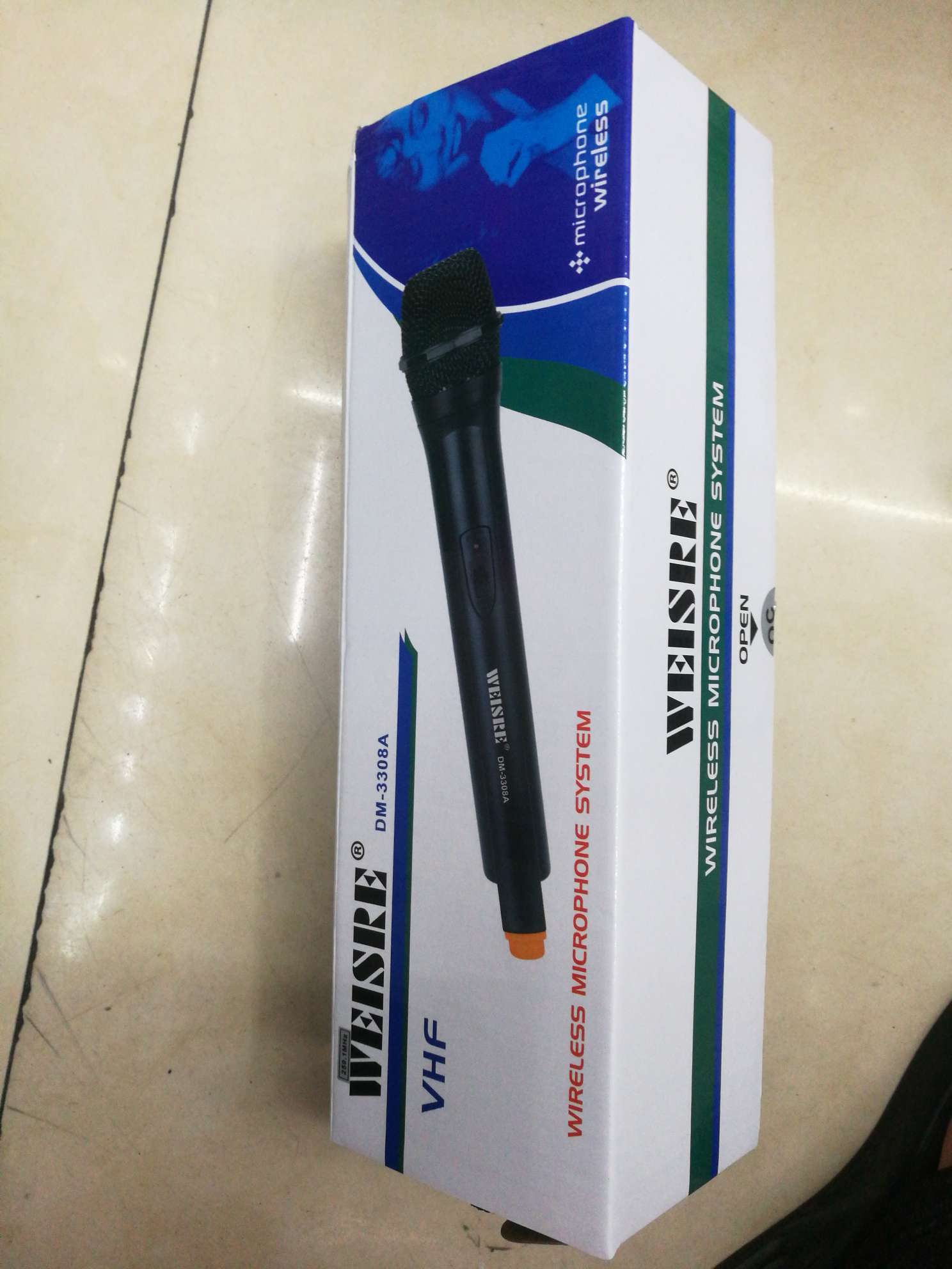 Wireless microphone details Picture