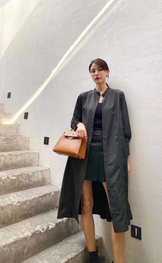 复古文艺宽松衬衫女长款秋季2020新款大码女装休闲衬衣外套潮