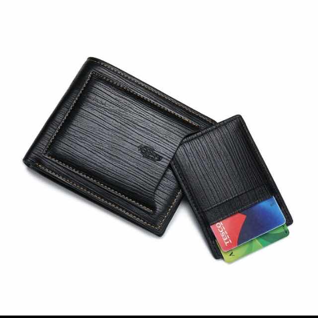 This fashionable men's short wallet is small, ultra-thin, foldable, soft leather, and multi-functional. It has a fine texture, excellent breathability, is not easily scratched or deformed, and is comfortable with high strength. 22