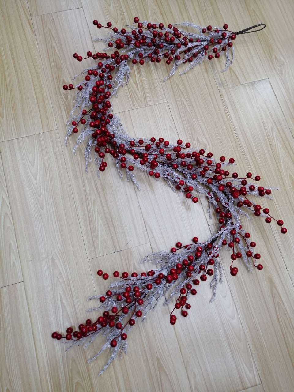 Ice strip Red Fruit vine, single white fruit, forked fruit simulation plant 11 details Picture