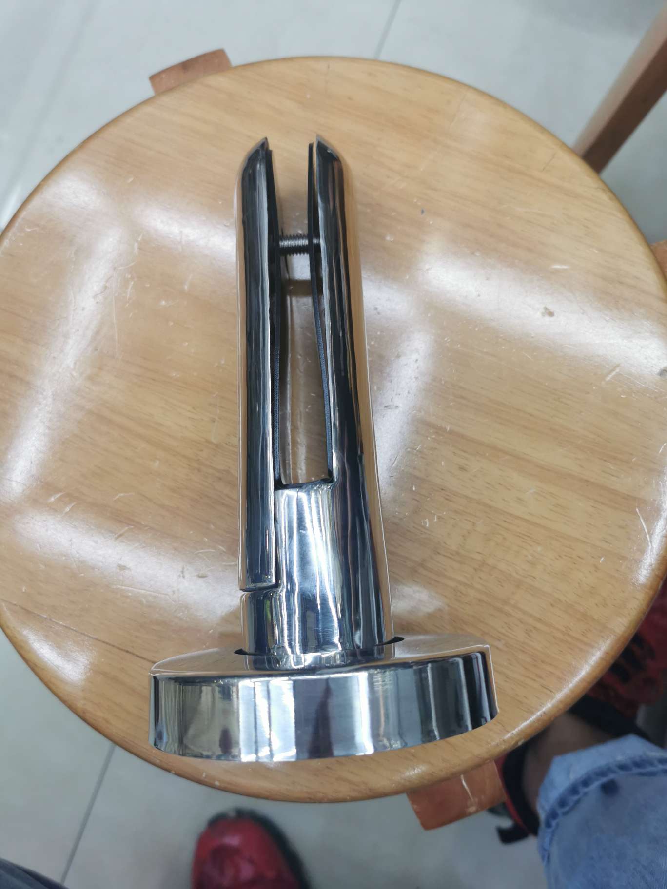 Stainless steel columns for swimming pools