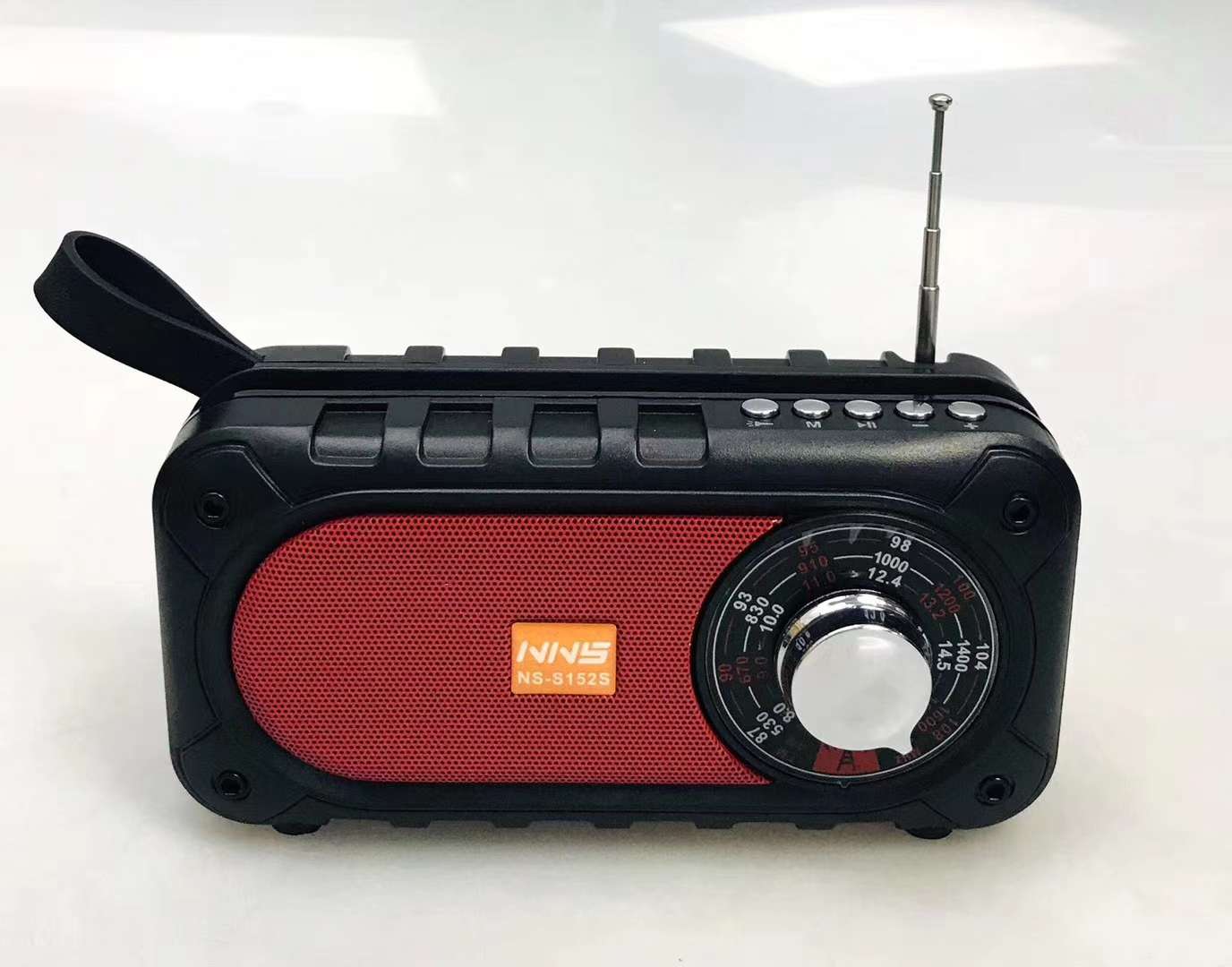 The ∪SB comes with a Bluetooth radio and USB charging undefined
