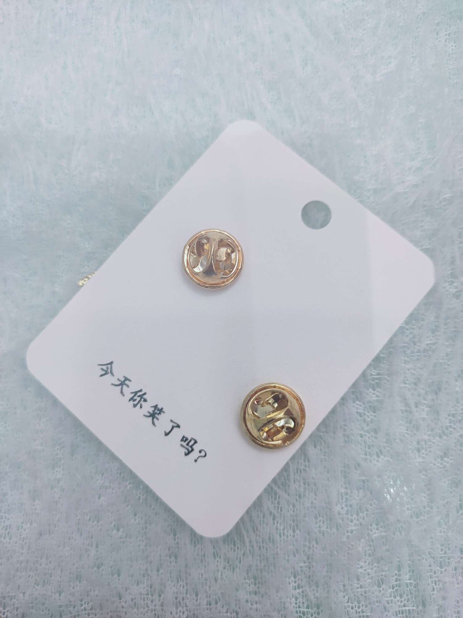 胸针/衣饰/亚克力胸针/丝巾扣女士时尚/徽章白底实物图