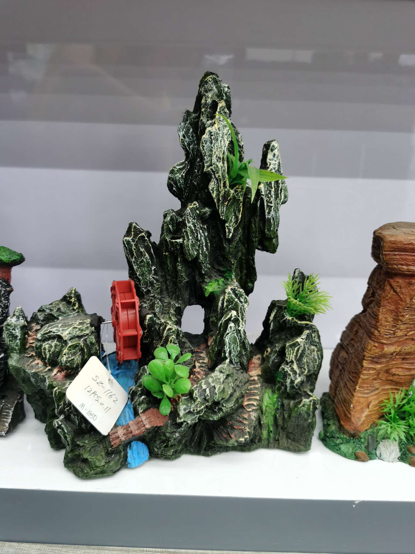 Fish Shadow Aquarium resin rockery, artificial rockery handicrafts, ornaments, fish tank decorations