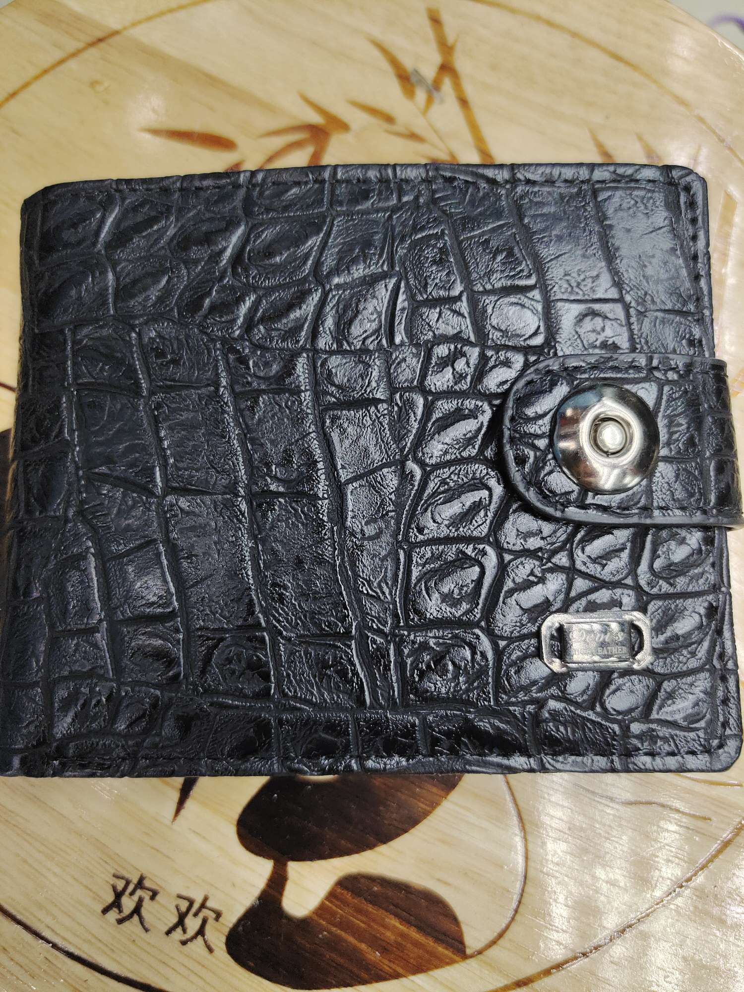 时尚男士短款钱包小巧超薄折叠软皮多功能卡包，有质感纹理细腻良好的透气性，不易刮花，不易变形舒适高强度，柔韧性