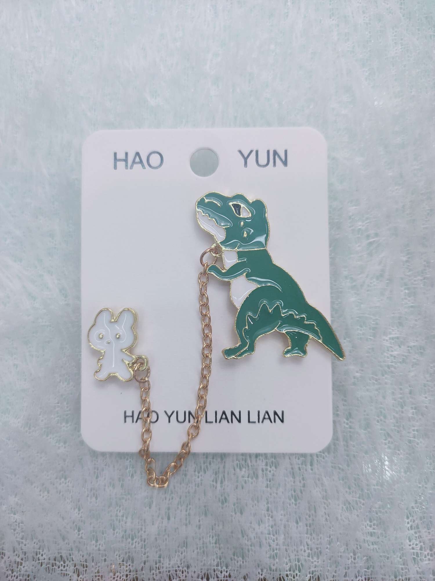 胸针/衣饰/亚克力胸针/丝巾扣女士时尚/徽章产品图