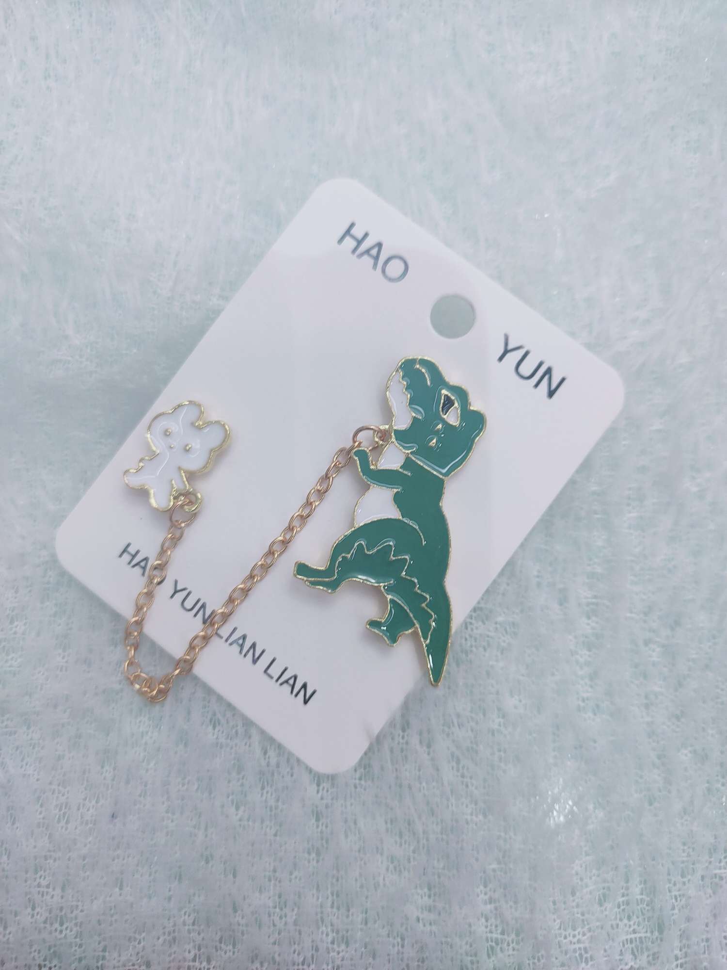 胸针/衣饰/亚克力胸针/丝巾扣女士时尚/徽章细节图