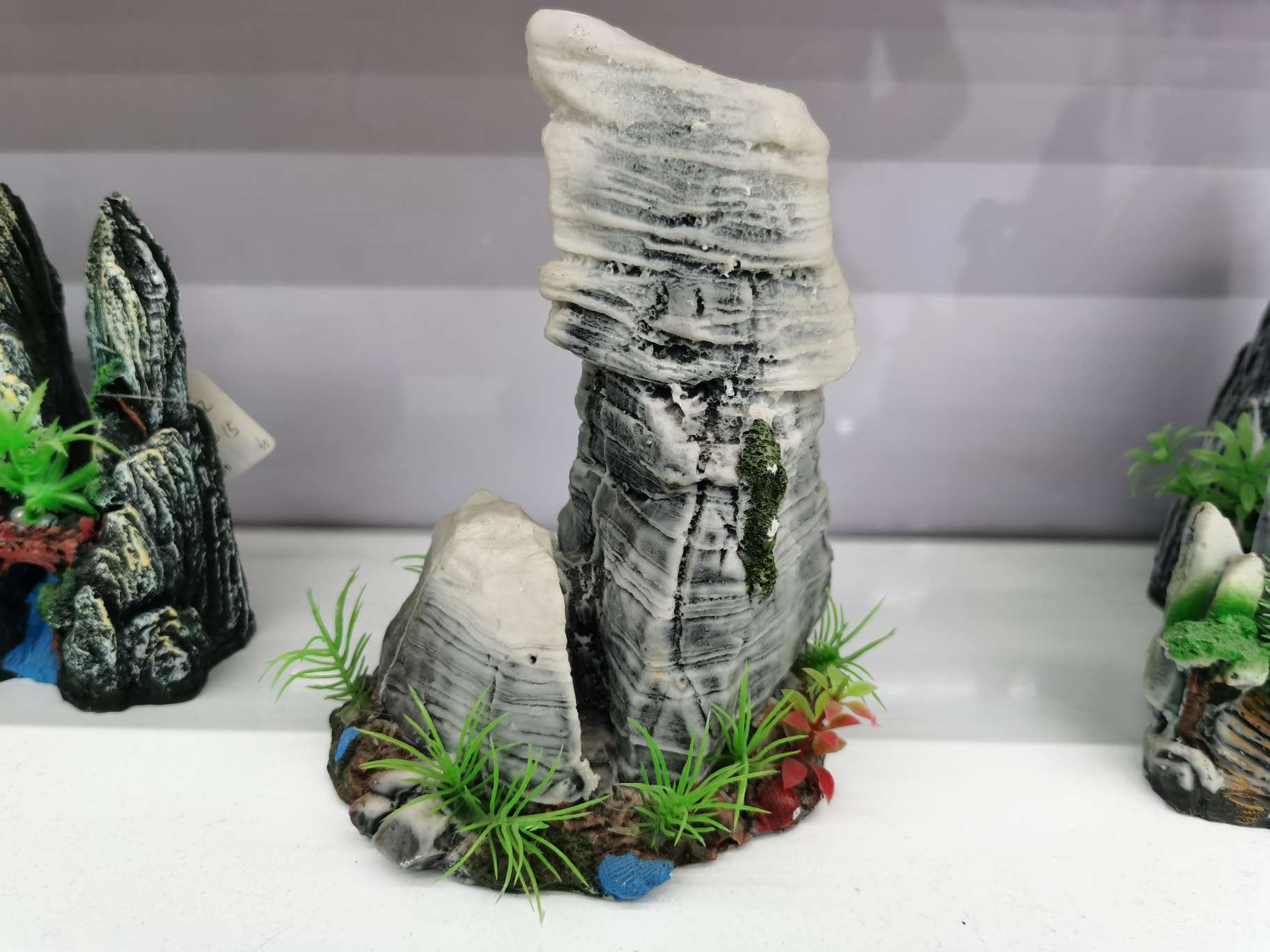 Fish Shadow Aquarium Resin rockery, Snow Mountain figurine, fish tank landscape details Picture