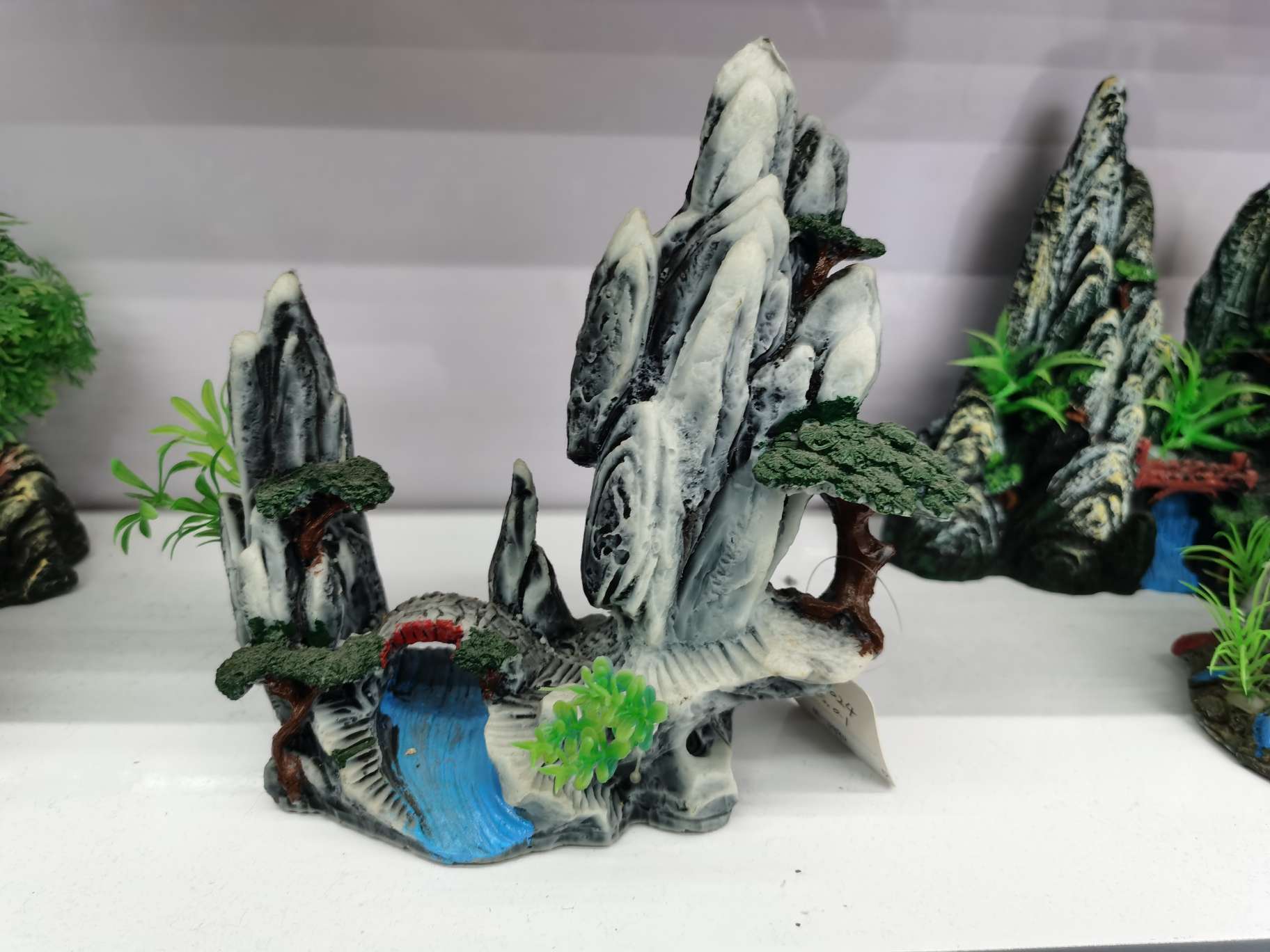 Fish Shadow Aquarium Fish tank landscape decoration, artificial rockery and snow mountain ornaments
