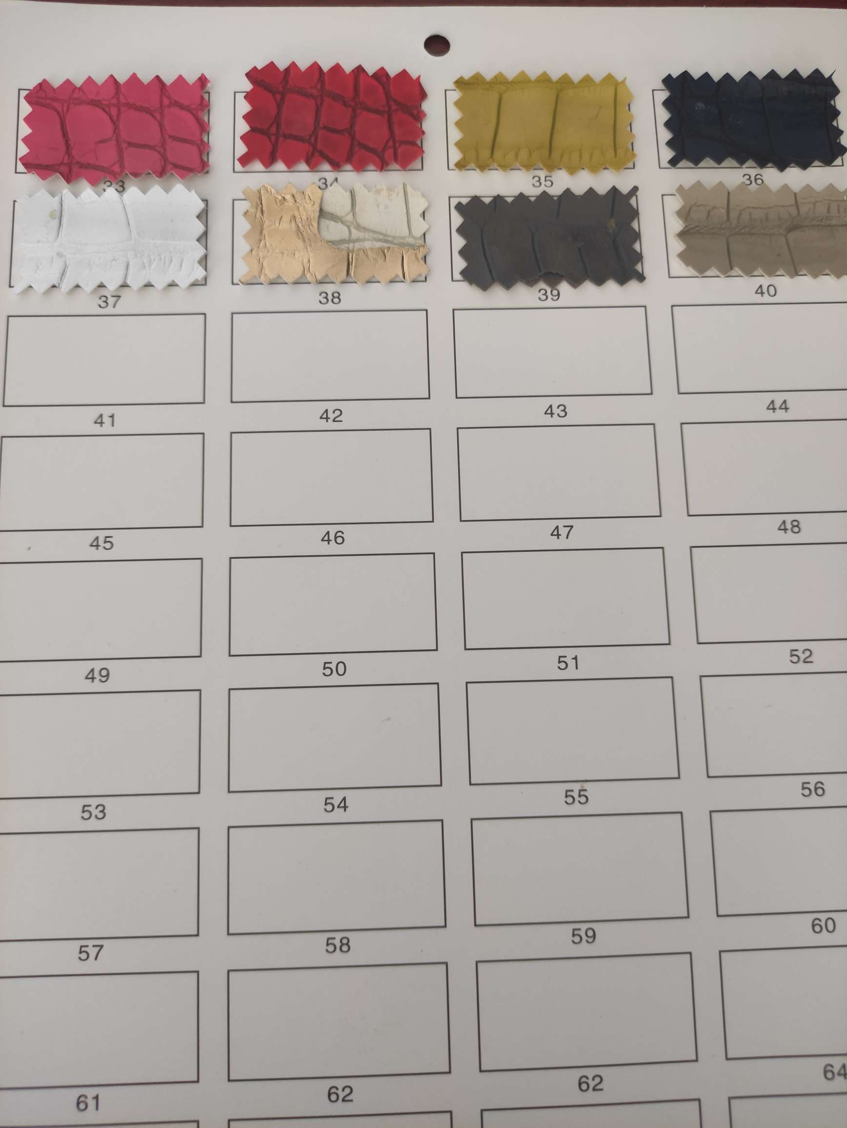 Yangzi Crocodile offers a large quantity of high, medium and low-end leather fabrics in stock, direct sales from the manufacturer. We are selling the latest and most popular high, medium and low-end bags in stock details Picture