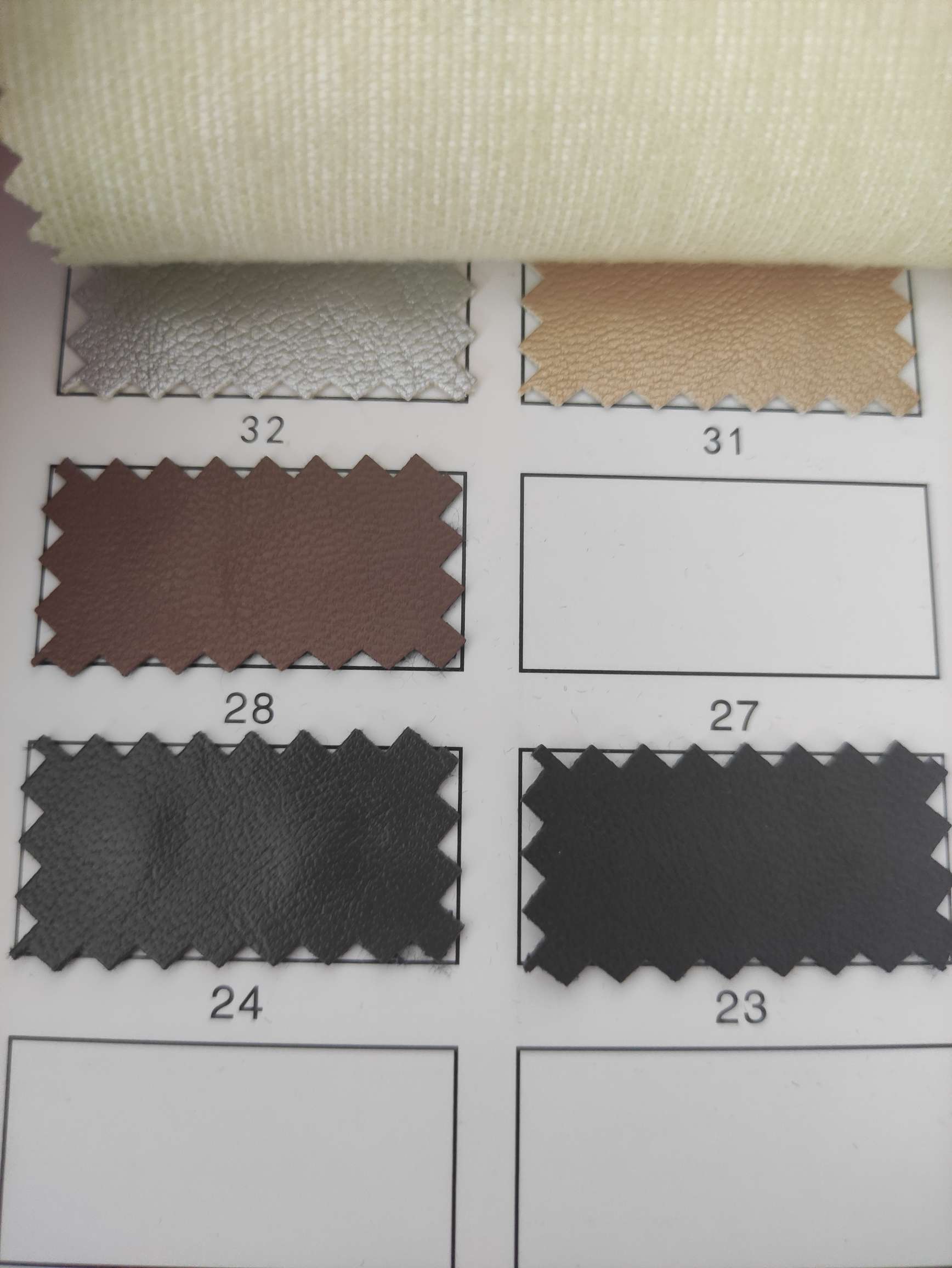 Kaimeila is a direct-sale manufacturer of high, medium and low-end leather fabrics in large stock. We offer a wide range of popular new high, medium and low-end bags in large stock details Picture