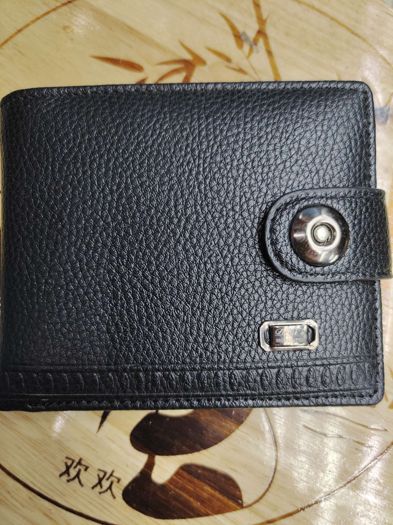 时尚男士短款钱包小巧超薄折叠软皮多功能卡包，有质感纹理细腻良好的透气性，不易变形舒适高强度，柔韧性，可放驾驶证