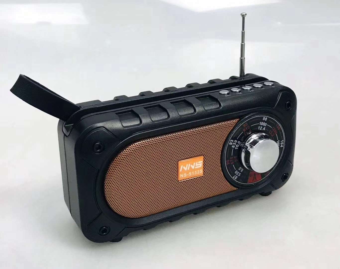 The ∪SB comes with a Bluetooth radio and USB charging Application Scenario