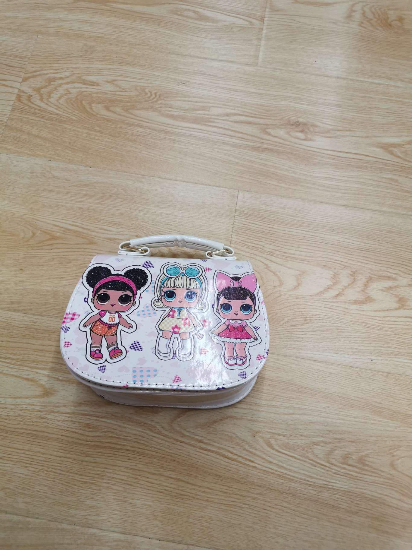 The little girl slung a surprise doll bag diagonally