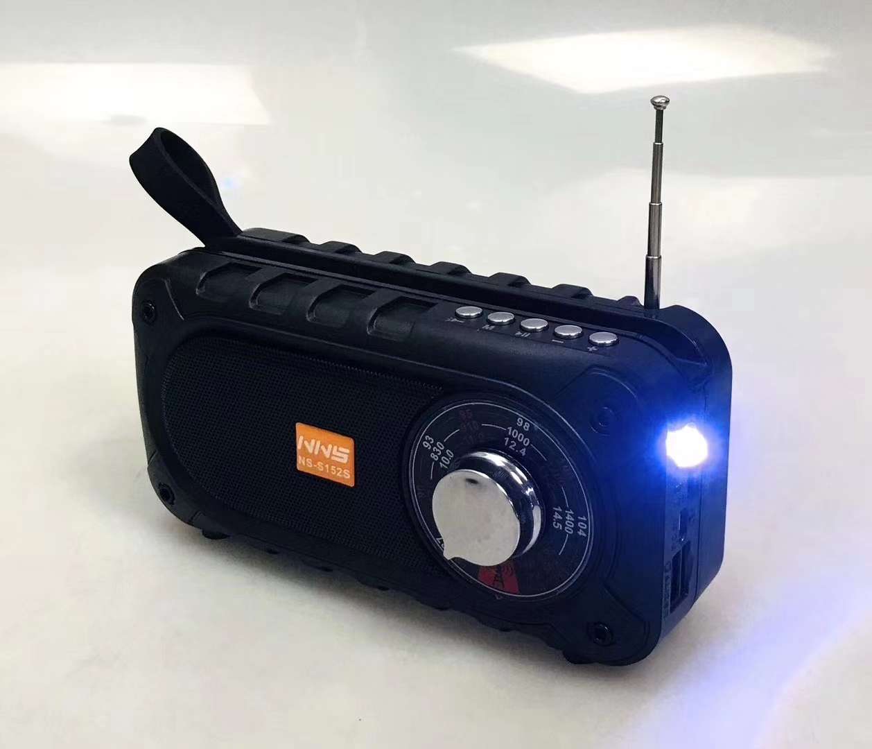The ∪SB comes with a Bluetooth radio and USB charging details Picture