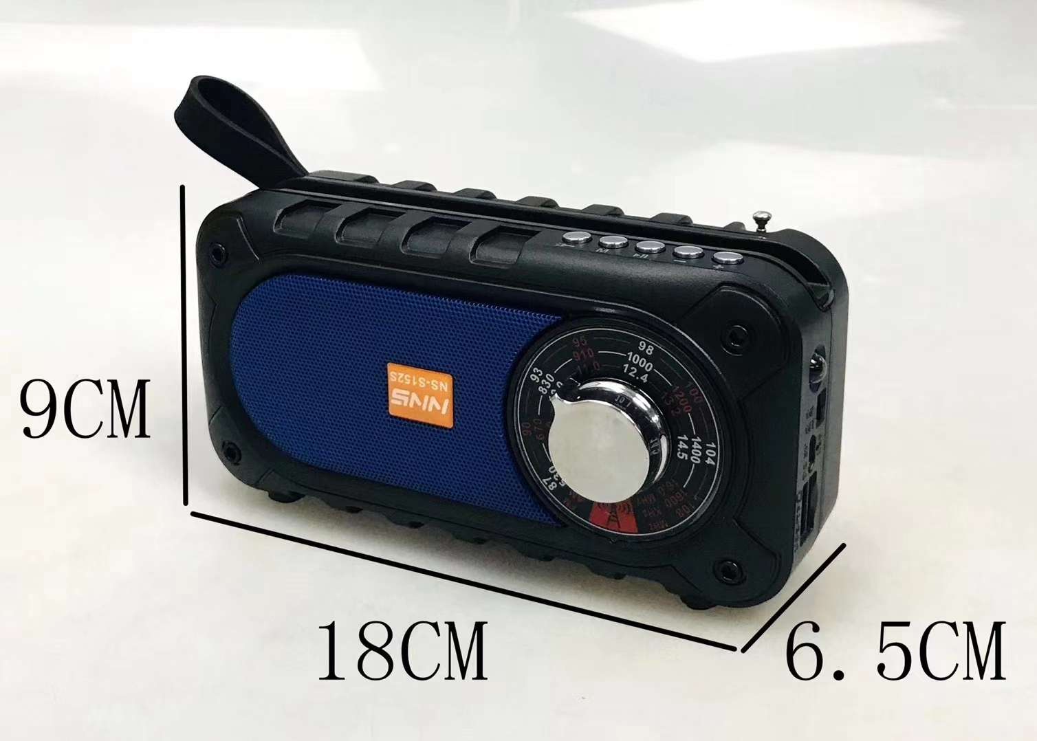 The ∪SB comes with a Bluetooth radio and USB charging undefined