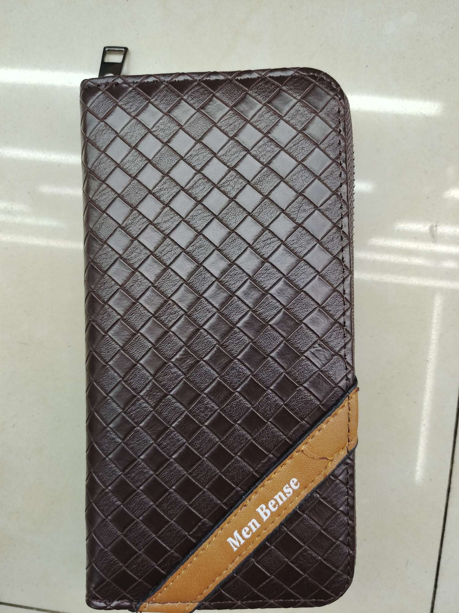 Fashionable men's short wallet with soft leather and multi-functional card case, with fine texture and fine grain