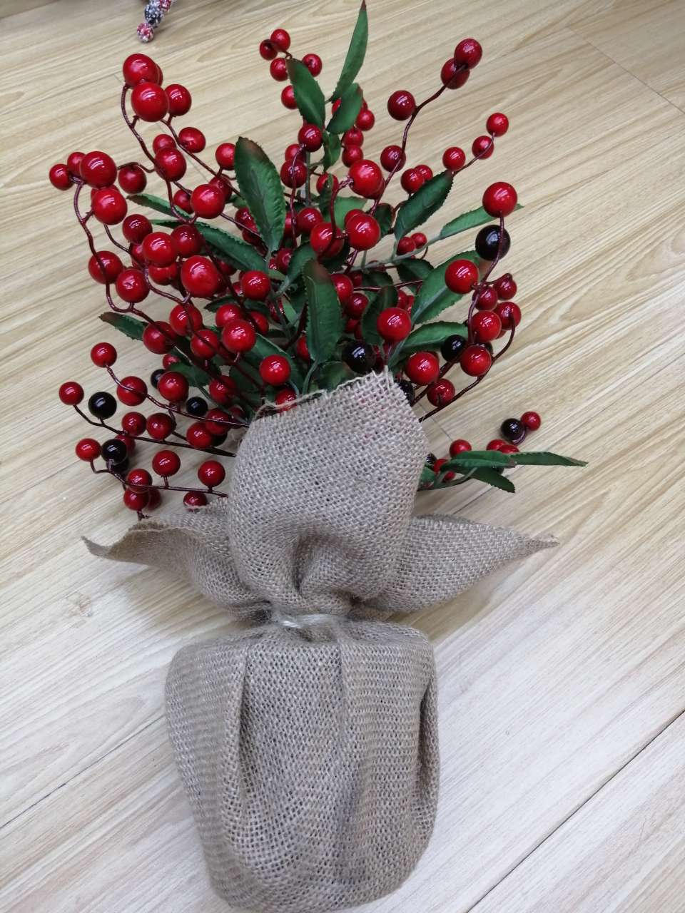 Christmas Nine-Headed Top Red Black Fruit 342 Application Scenario