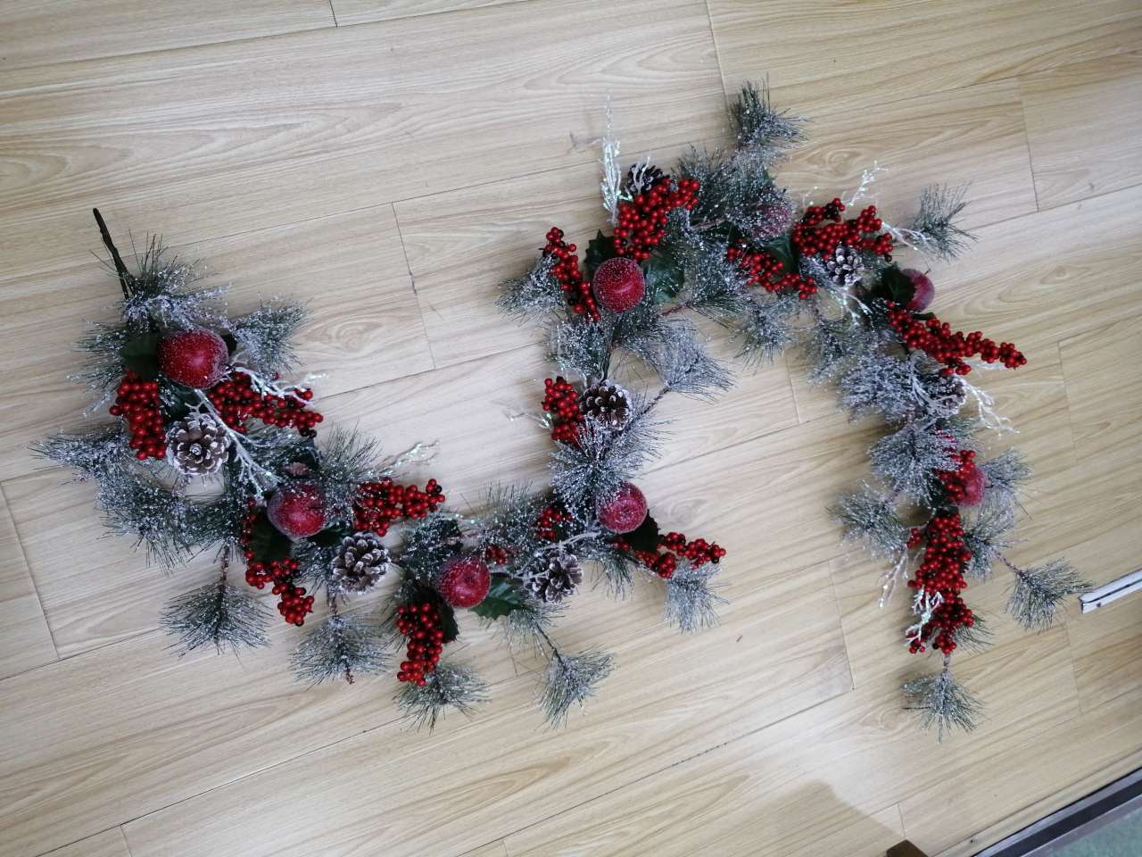 Apple white-edge pine vine powder, single white fruit, forked fruit simulation plant details Picture