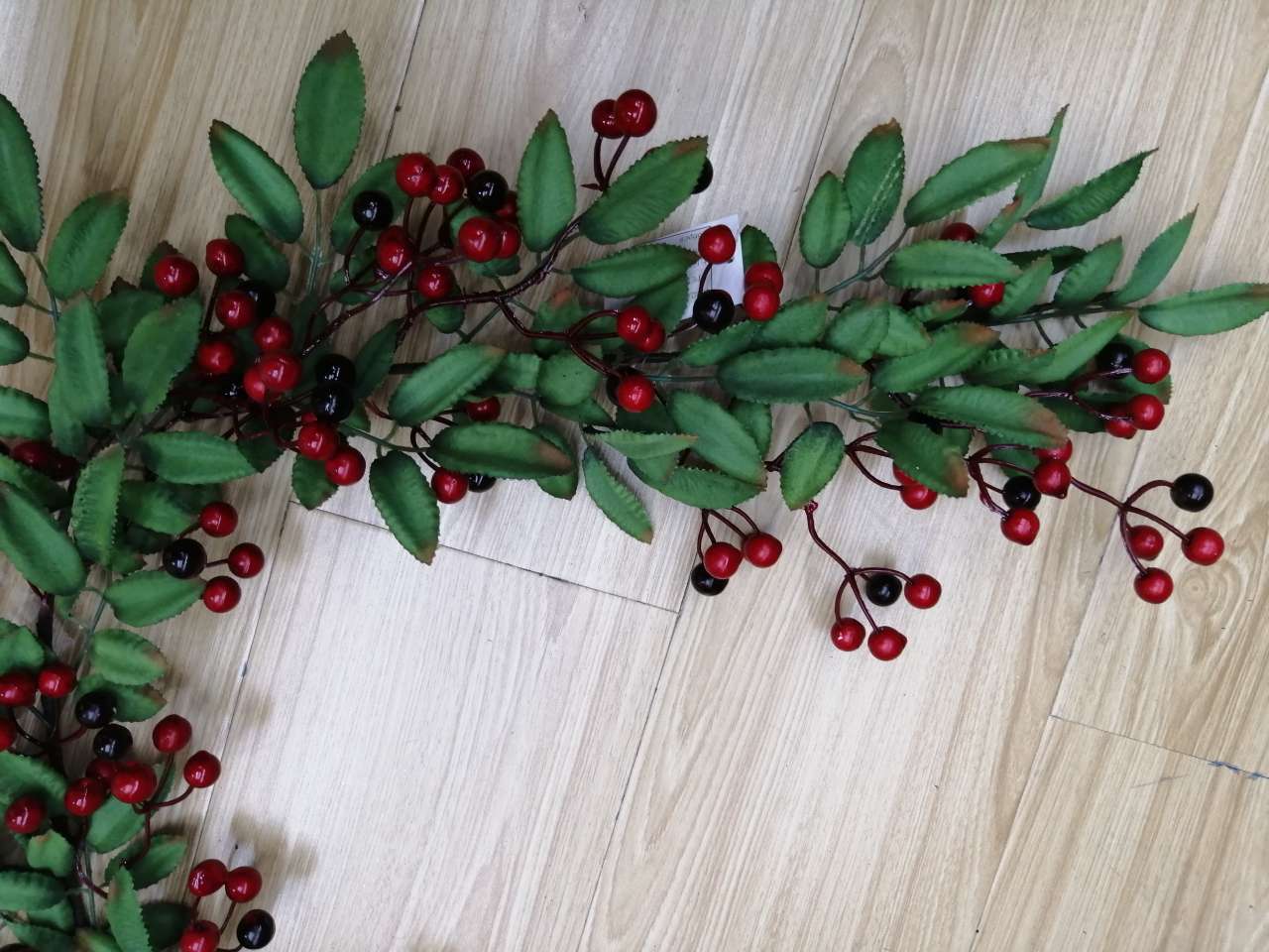 Ice strip Red Fruit vine powder single white fruit forked fruit artificial plant 333 Item Picture