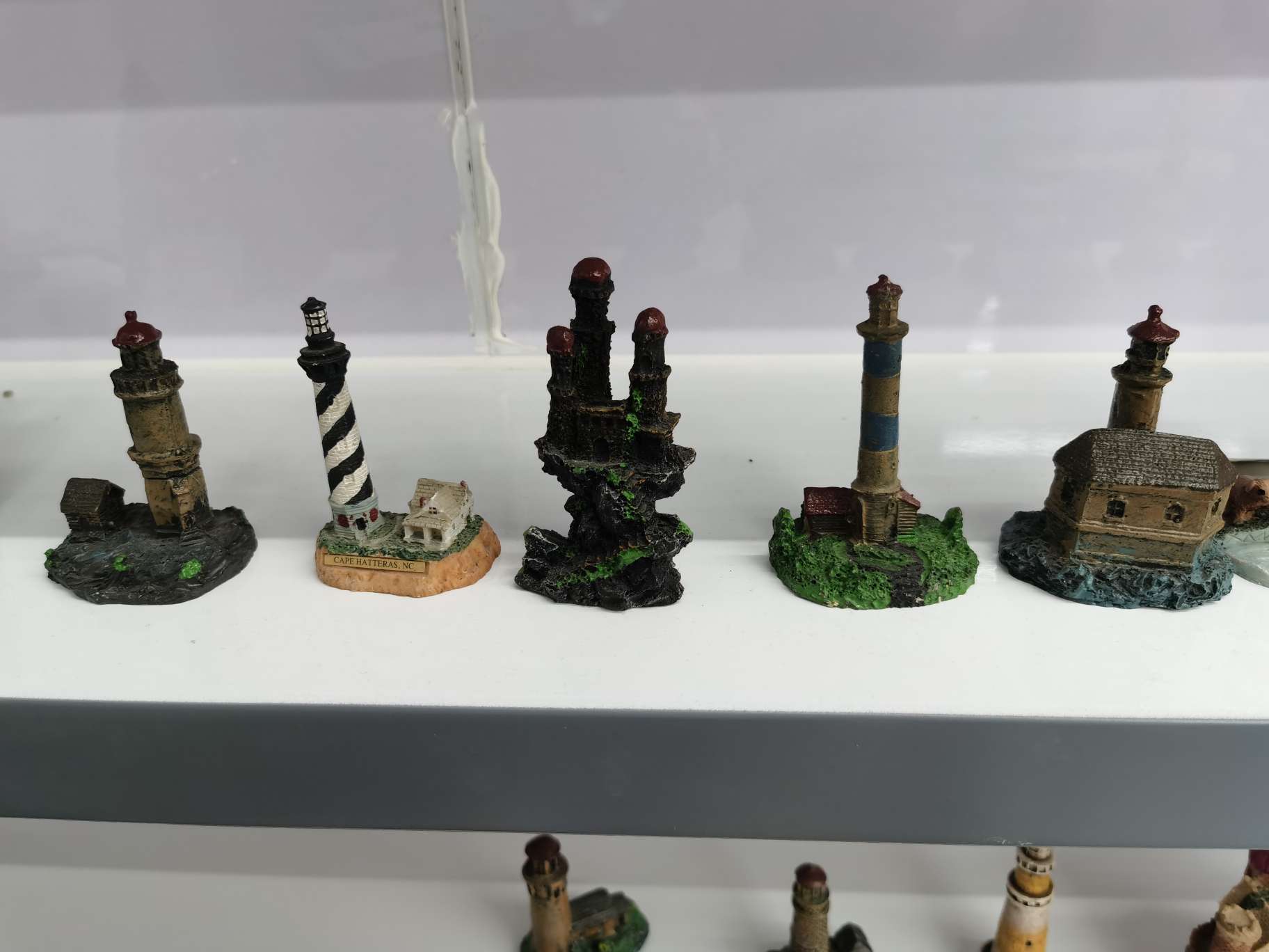Fish Shadow Aquarium resin ornaments, fish tank landscaping, small lighthouse, small castle details Picture