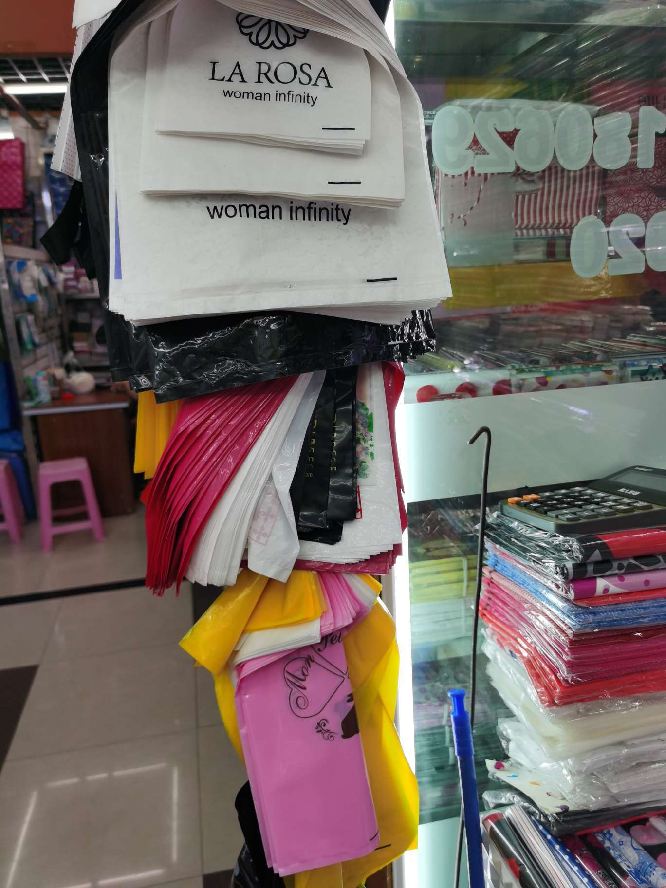 Plastic bags, pe flower bags, heart-shaped plastic bags, striped plastic bags, low-pressure plastic bags PE plastic bag. There are heart-shaped, flower-shaped and round ones. Dots. Stripes. Circles. Beauty pattern. Letter pattern. "Character"