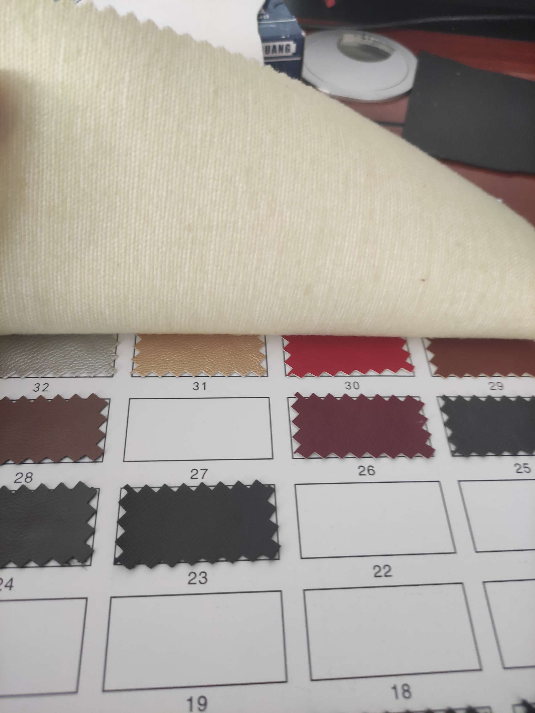 Kaimeila is a direct-sale manufacturer of high, medium and low-end leather fabrics in large stock. We offer a wide range of popular new high, medium and low-end bags in large stock Specification image