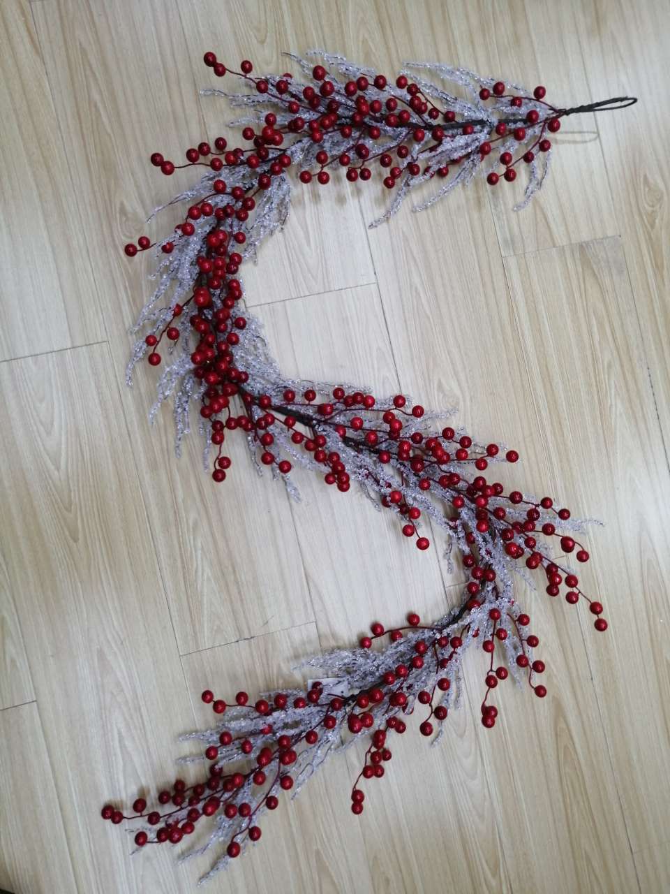 Ice strip Red Fruit vine, single white fruit, forked fruit simulation plant 11 Application Scenario
