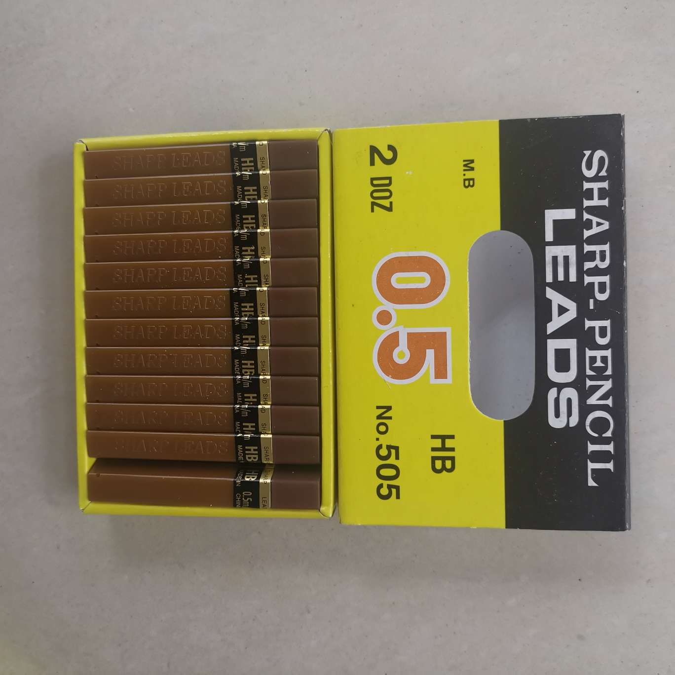Rhombic lead core yellow pipe HB lead core Item Picture