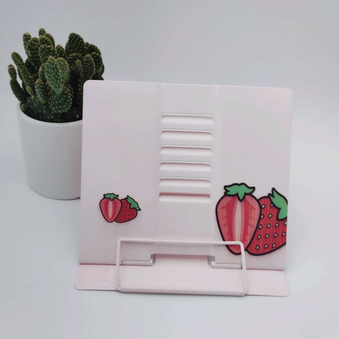 The fruit-decorated bookshelf fully showcases the charm of fruit flavor undefined