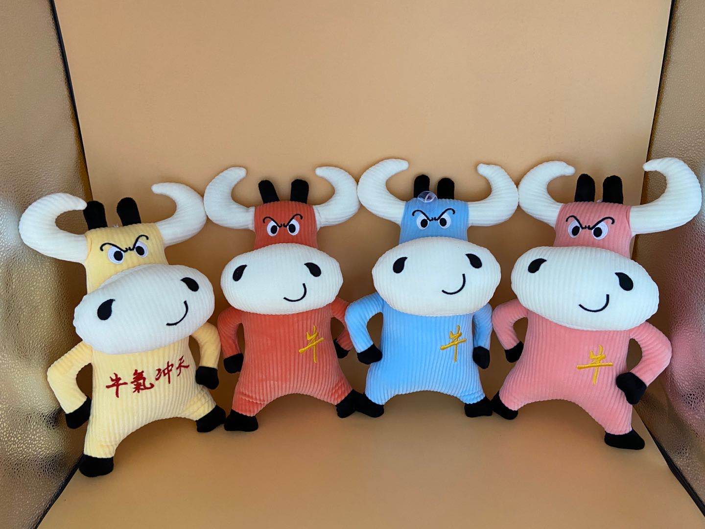 35 cm factory direct sales of ox figurines, striving ox plush toys, powerful ox dolls, soft cloth dolls, and gift orders