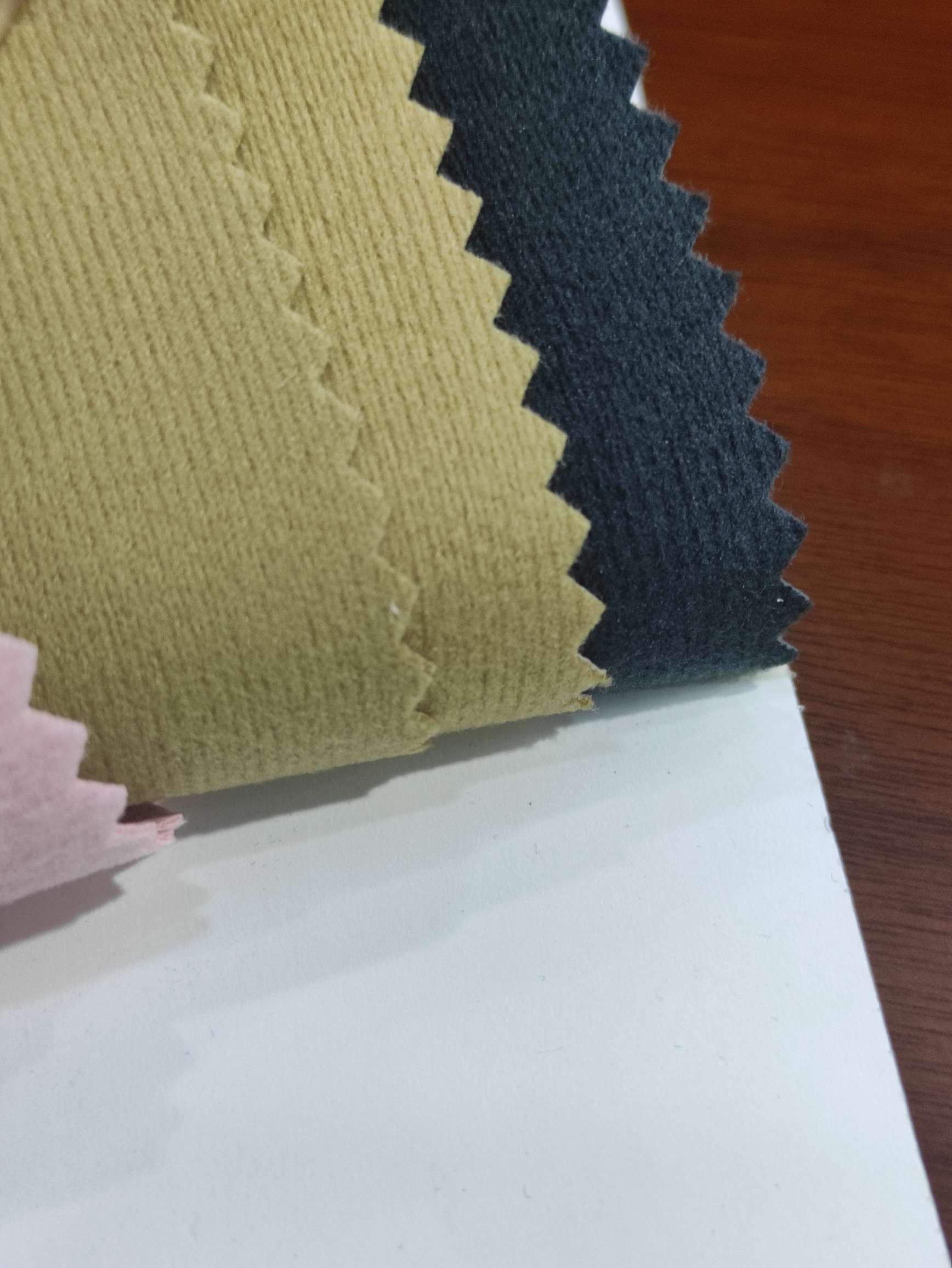 新牛皮-12 1-10大量现货高中低档皮革面料厂家直销热销新款产品图