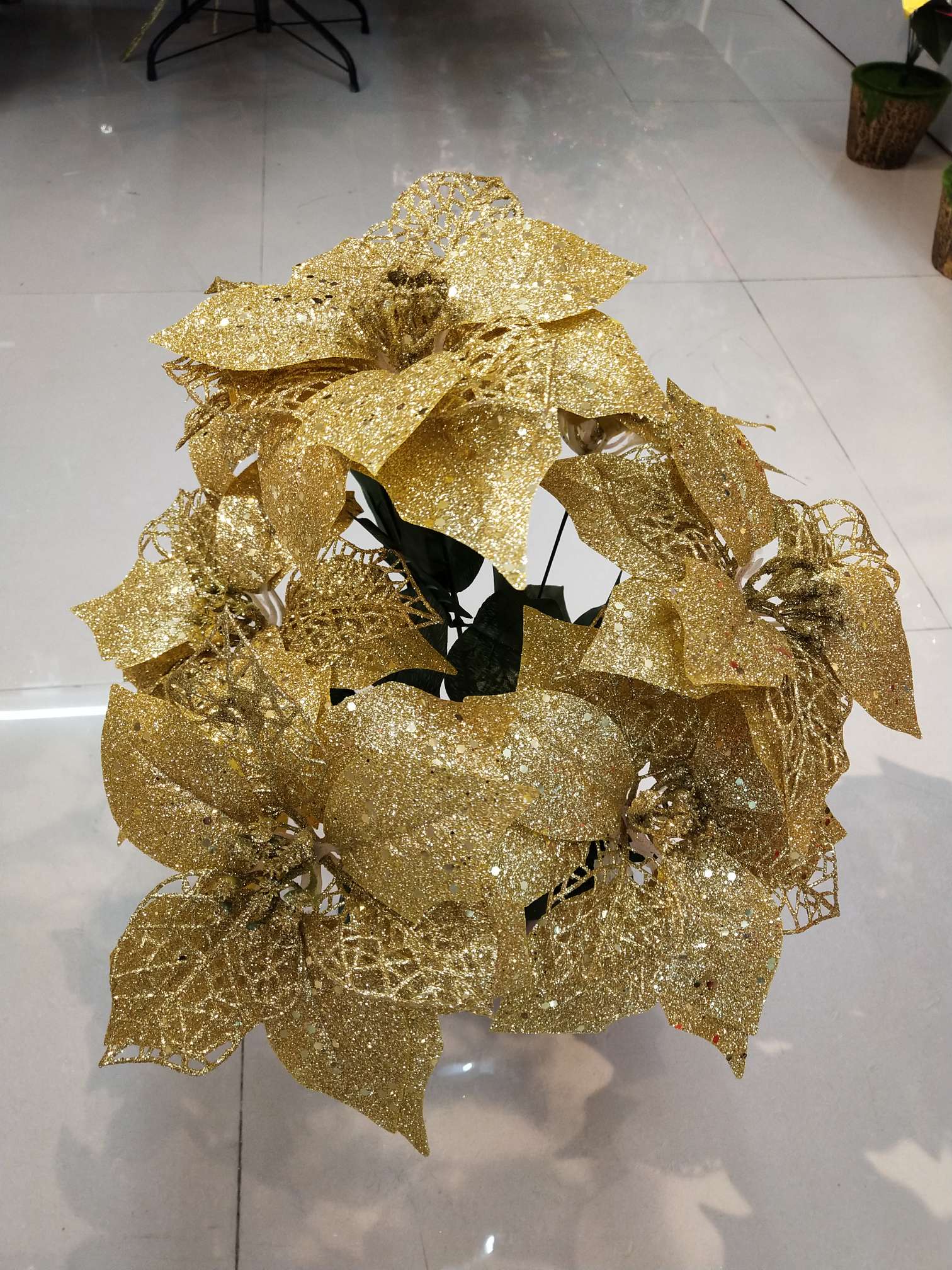 Seven gold pink sequined Christmas flowers Application Scenario