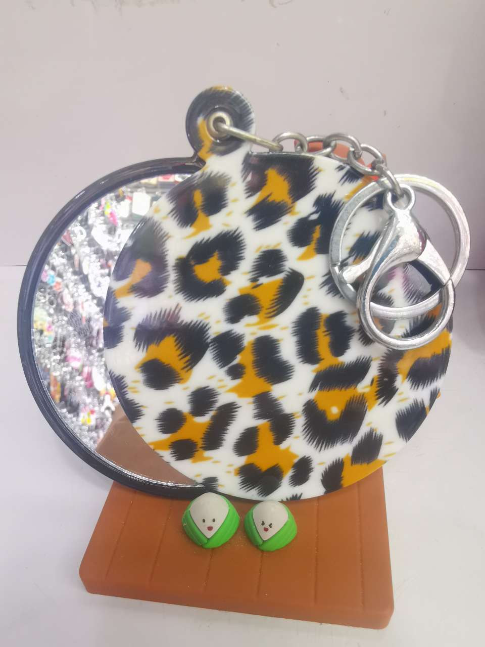 Korean version of fashion new domestic foreign trade personalized customization, portable keychain mirror, slide mirror, girls, student bag pendant, leopard print mirror thumbnail