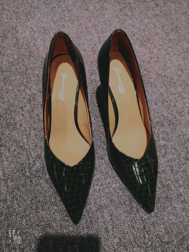 时尚真皮皮鞋图