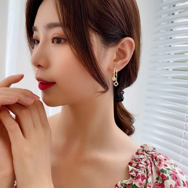 设计师款个性扇形满钻耳环韩国气质微镶四叶草耳钉网红气质耳饰女图