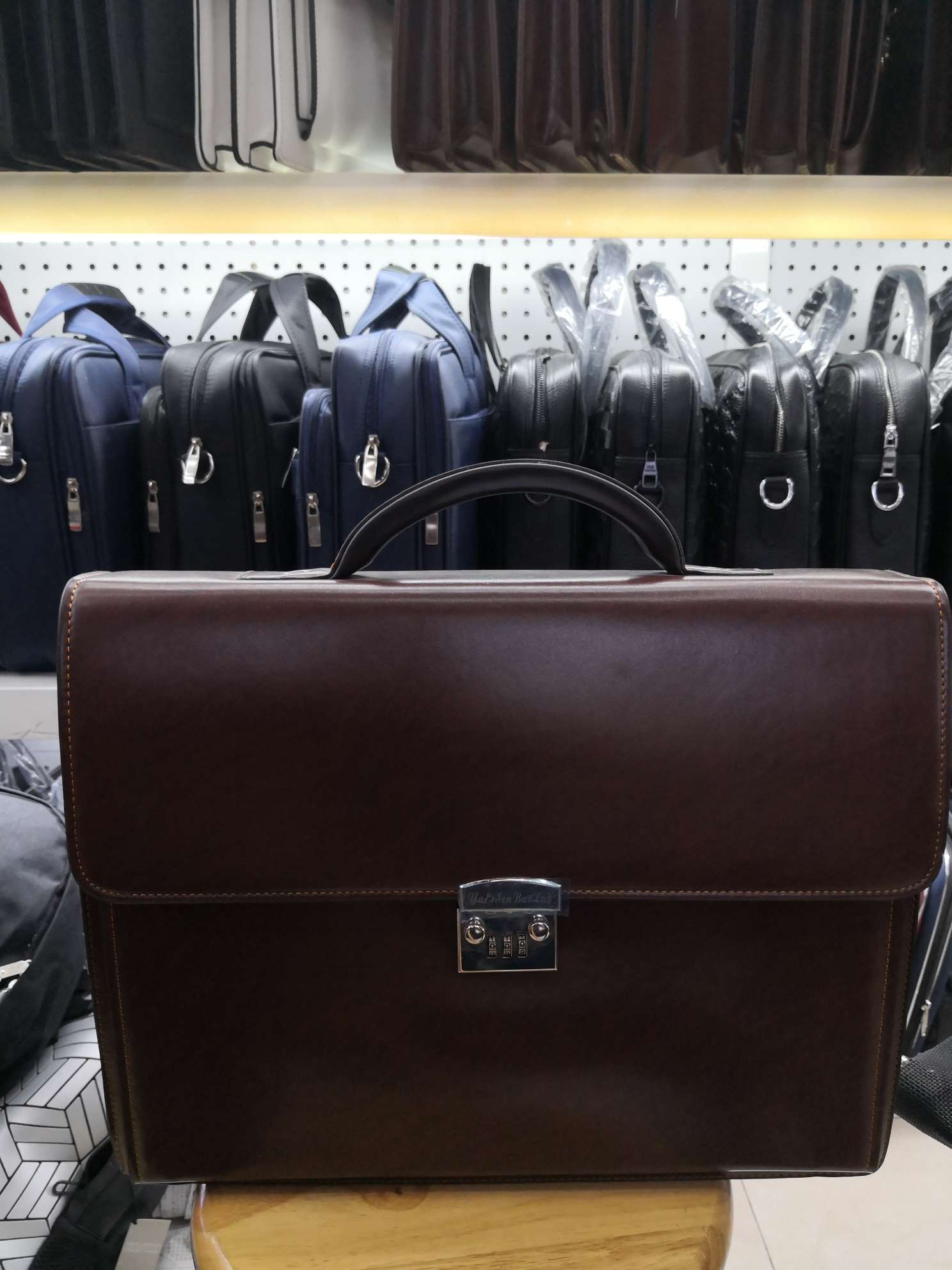 Vintage pu material combination lock men's briefcase business bag
