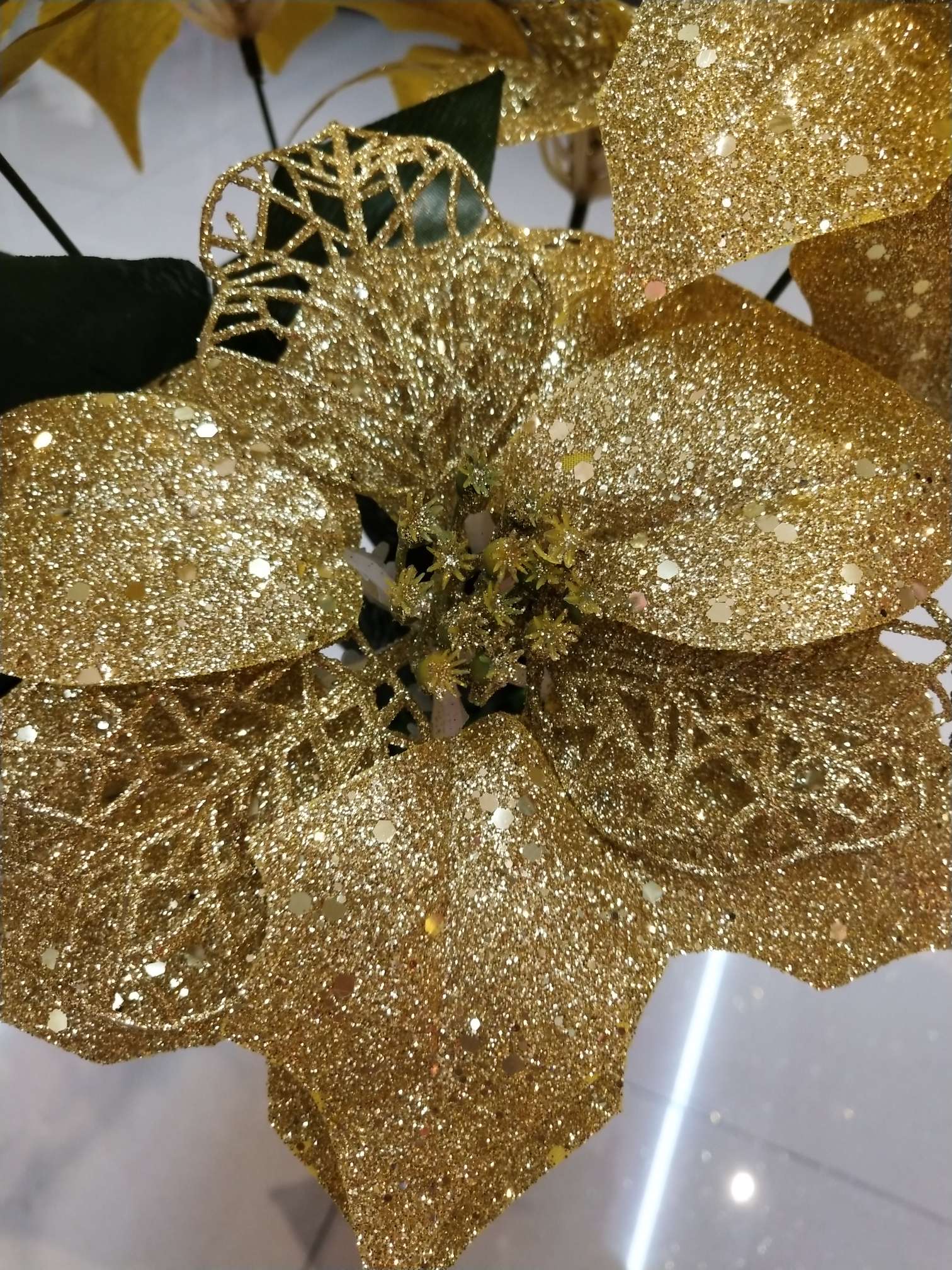 Seven gold pink sequined Christmas flowers Specification image