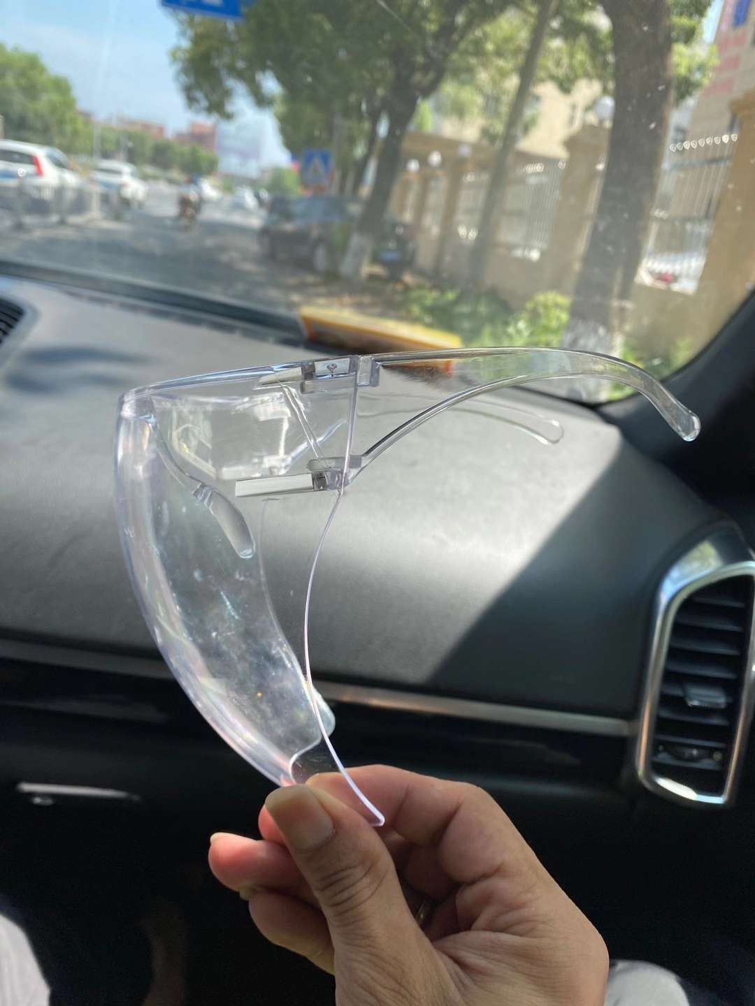 护目镜白底实物图
