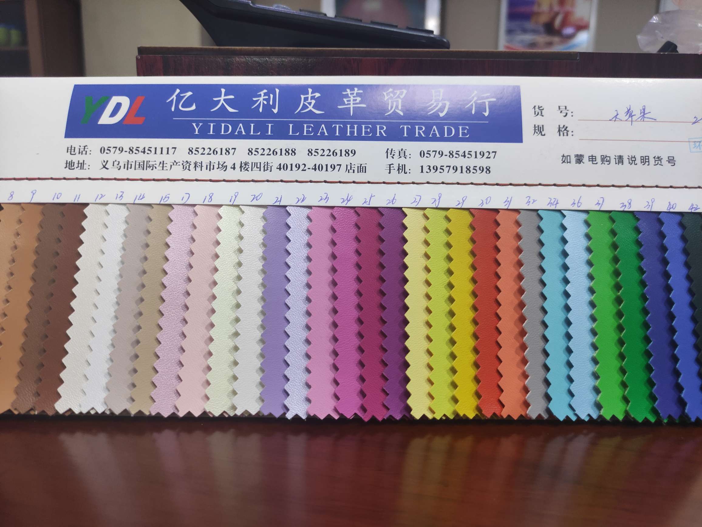 大苹果27-44大量现货高中低档皮革面料厂家直销热销新款细节图