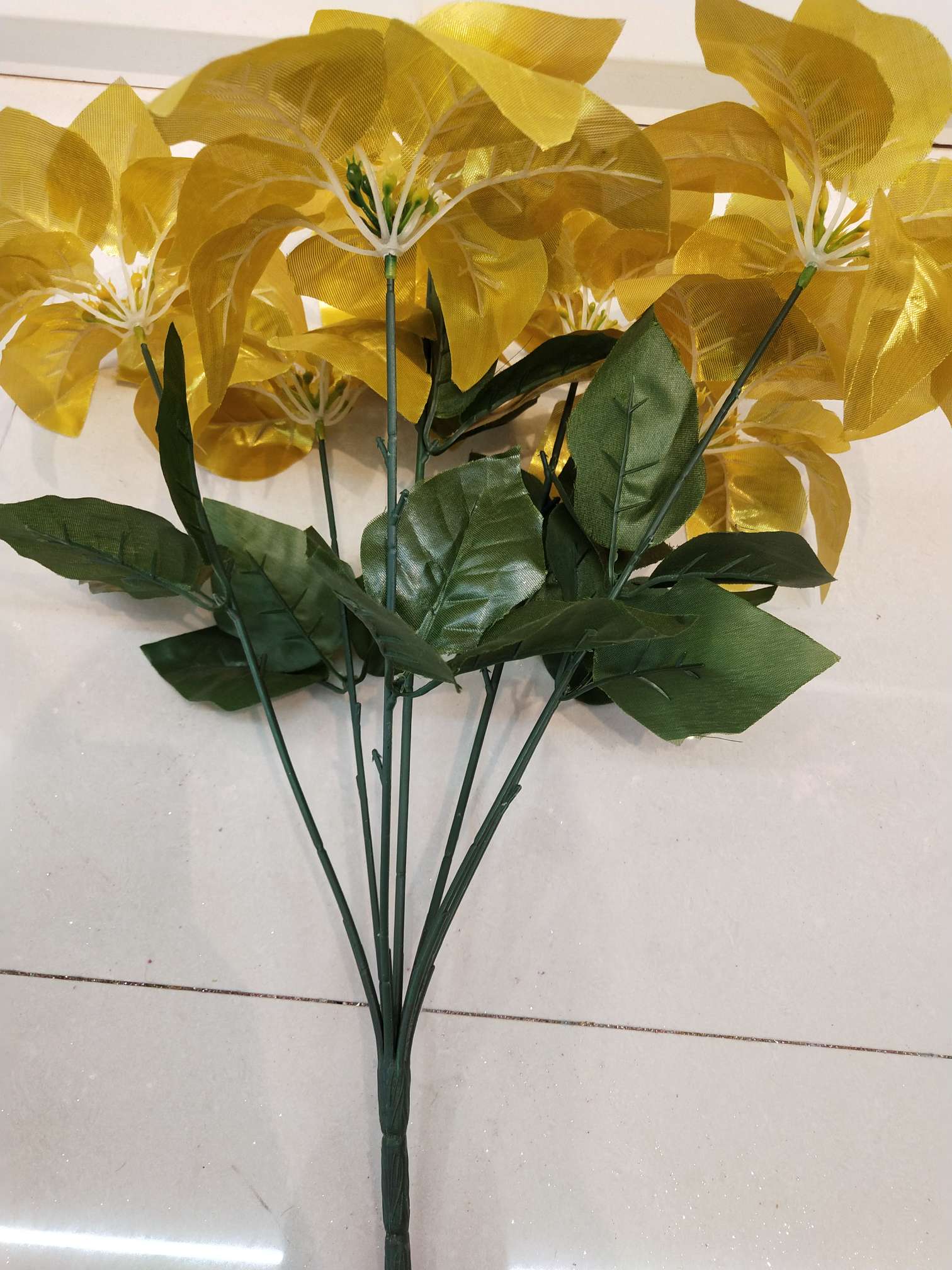 Seven ordinary Christmas flowers made of gold and silver cloth Specification image