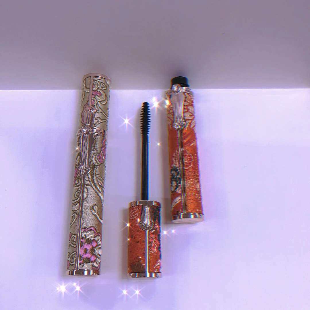 Mascara Tube