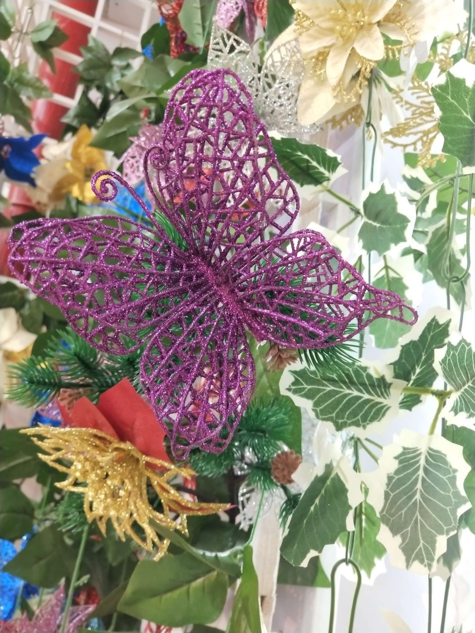 Gold powder hollowed-out medium-sized butterfly