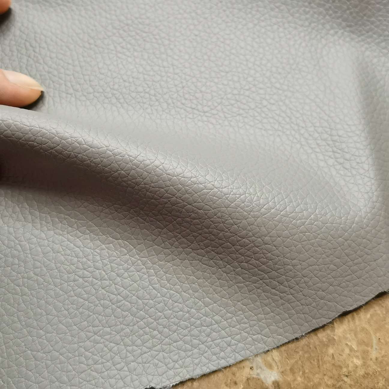 Factory direct sales: fishnet fabric base, small litchi pattern pvc sofa leather, car interior leather Item Picture