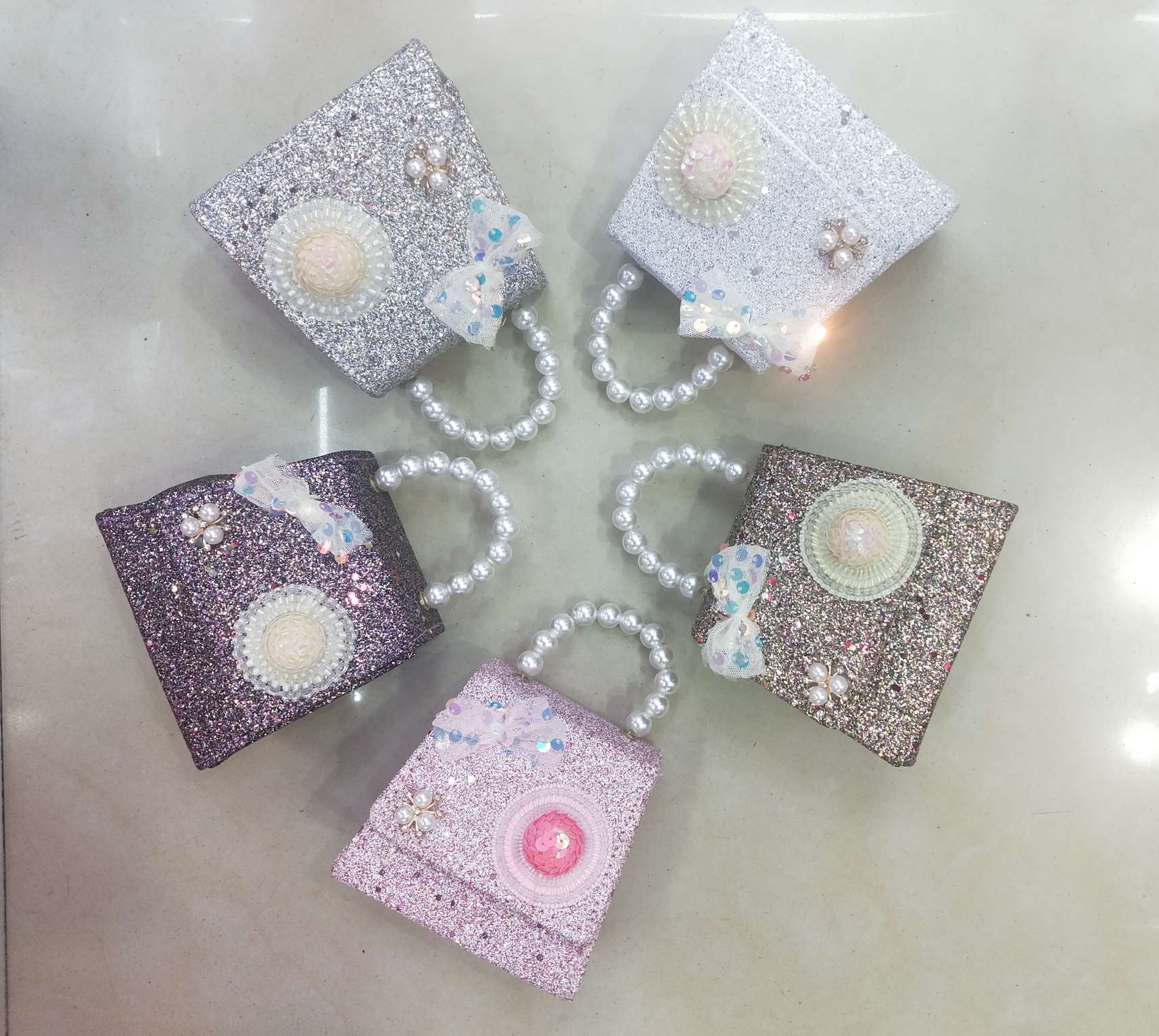 Fashionable children's bag, straw hat, gold powder bag, coin purse, princess bag, Internet red envelope, Korean version bag Specification image