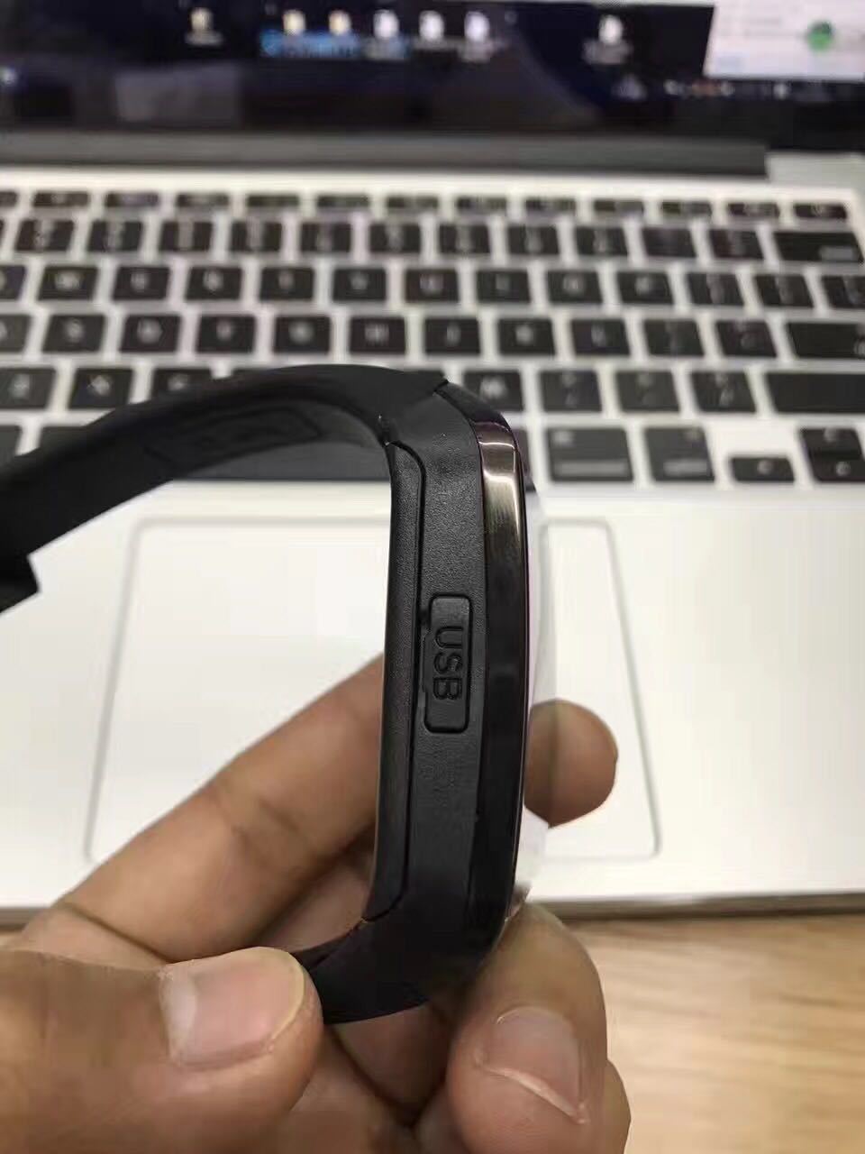 Q18 Smartwatch, Bluetooth watch, card-inserting watch, sports pedometer watch, factory smart wearables, positioning and calling undefined