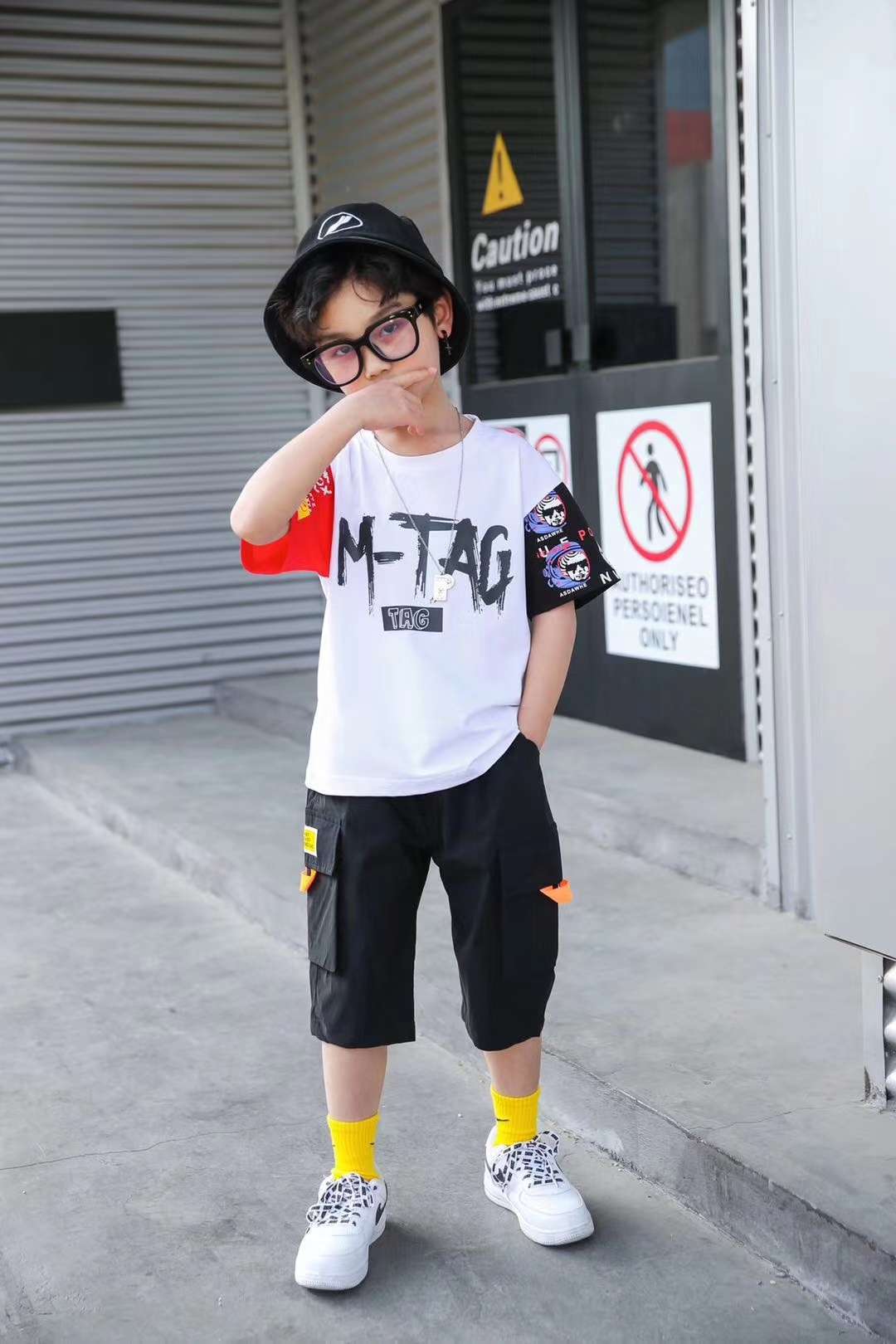 6 with short sleeves thumbnail
