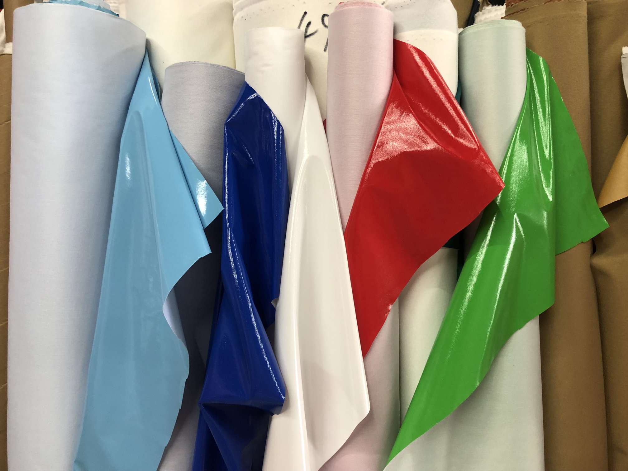 Factory direct sales of pu soft mirror surface clothing fabric, performance costumes, bright leather, soft and light