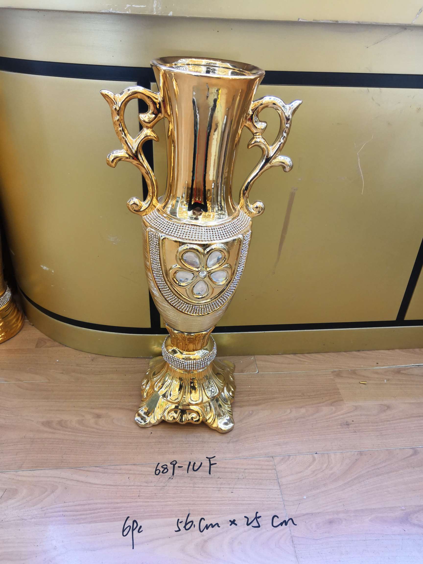 Ceramic brushed vase for hall decoration details Picture